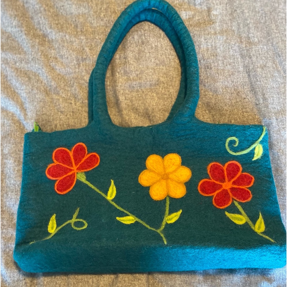 Frabjous Fibers 100% wool floral purse,‎ lined.